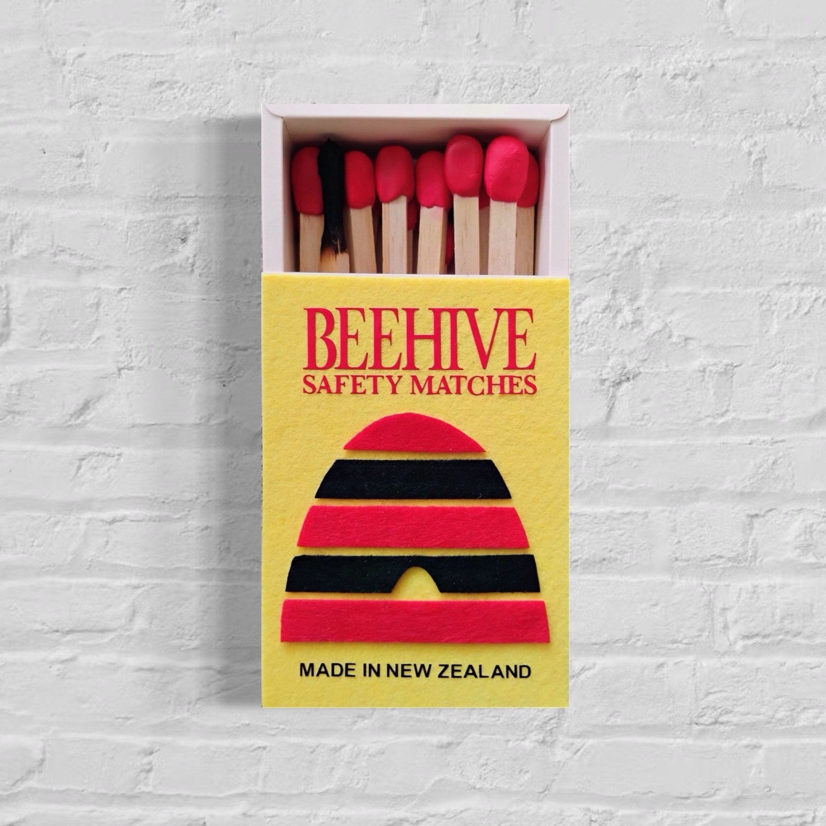 BEEHIVE MATCHBOX (1980S) 15CM X 30CM